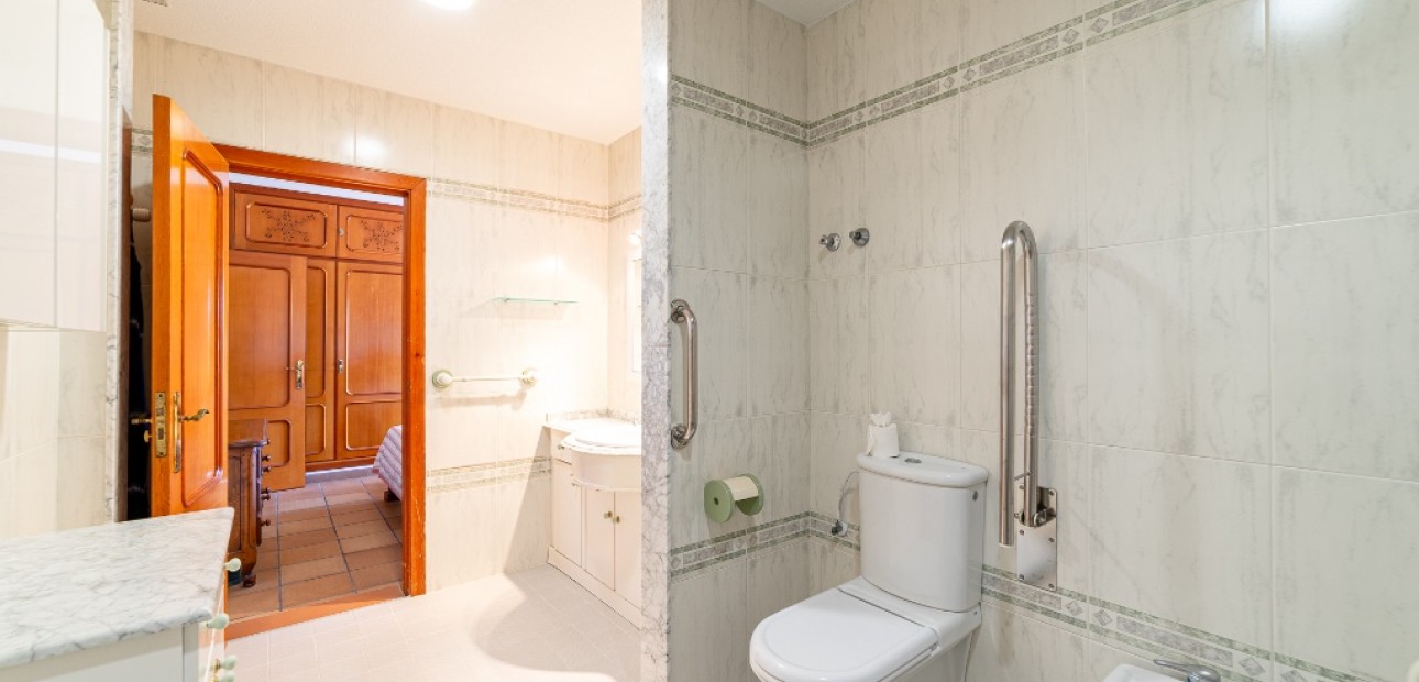 Herverkoop - Villa -
Campoamor