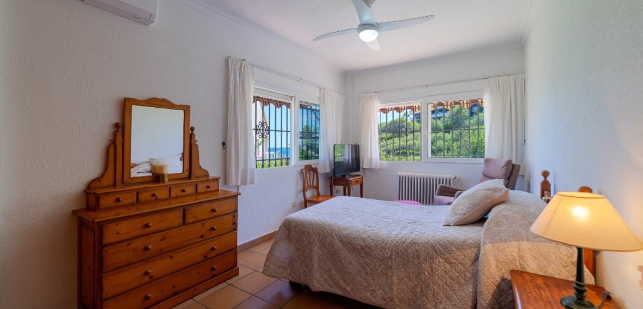 Herverkoop - Villa -
Campoamor