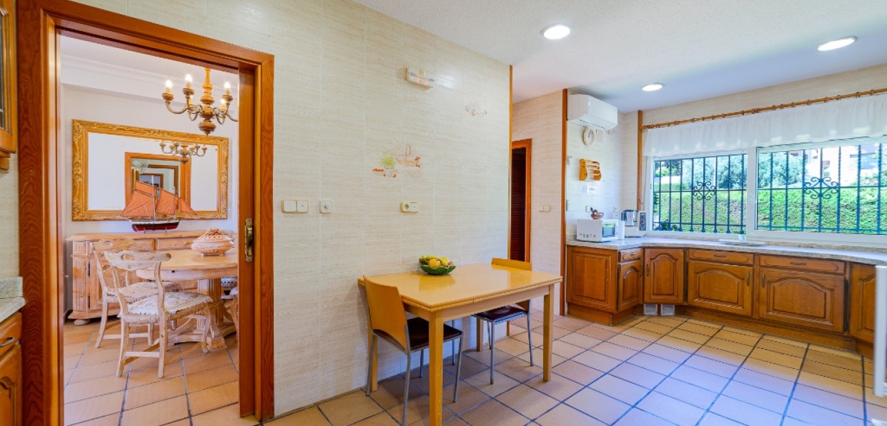 Herverkoop - Villa -
Campoamor