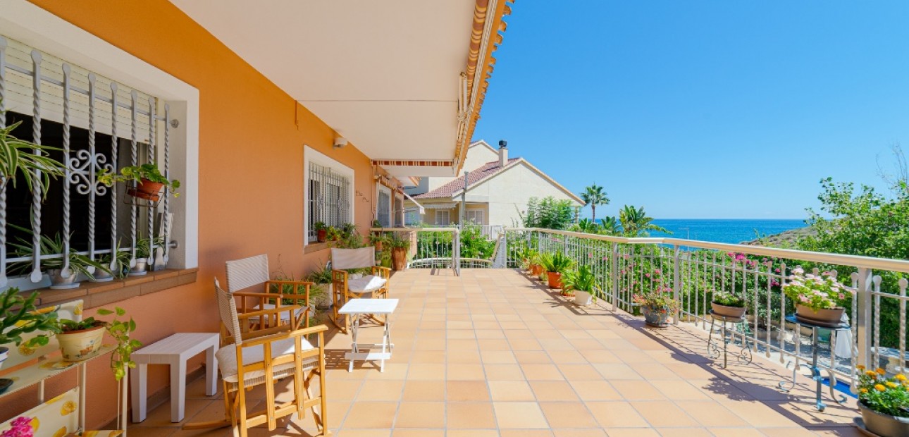 Herverkoop - Villa -
Campoamor