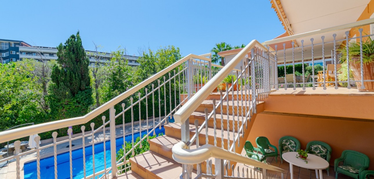 Herverkoop - Villa -
Campoamor