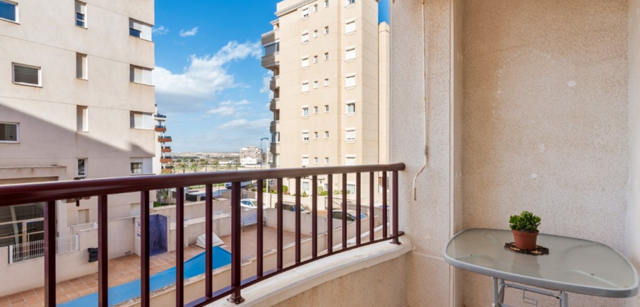 Venta - Apartamento / piso -
Guardamar del Segura