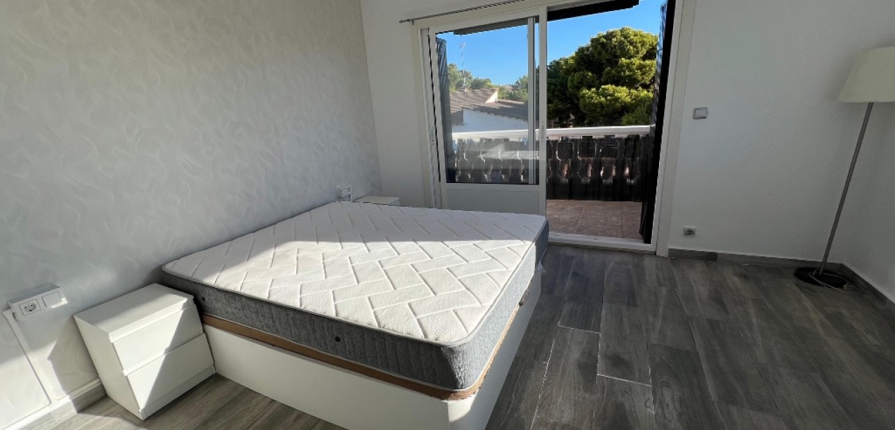 Sale - Townhouse -
Los Altos