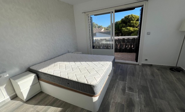 Sale - Townhouse -
Los Altos