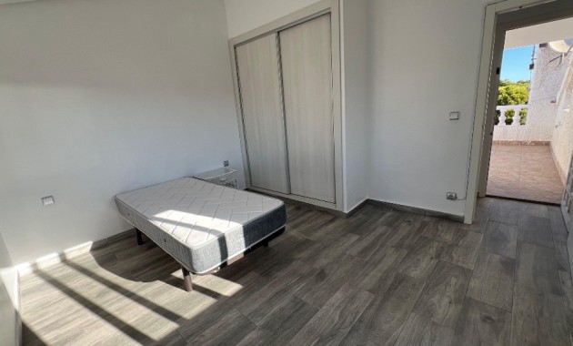 Sale - Townhouse -
Los Altos