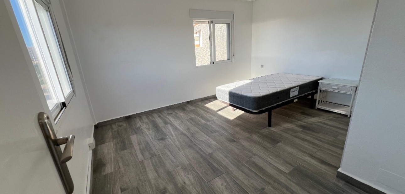 Sale - Townhouse -
Los Altos