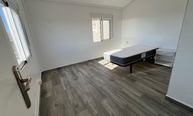 Sale - Townhouse -
Los Altos