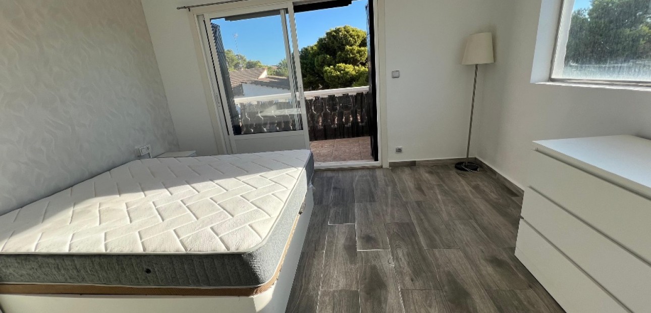 Sale - Townhouse -
Los Altos