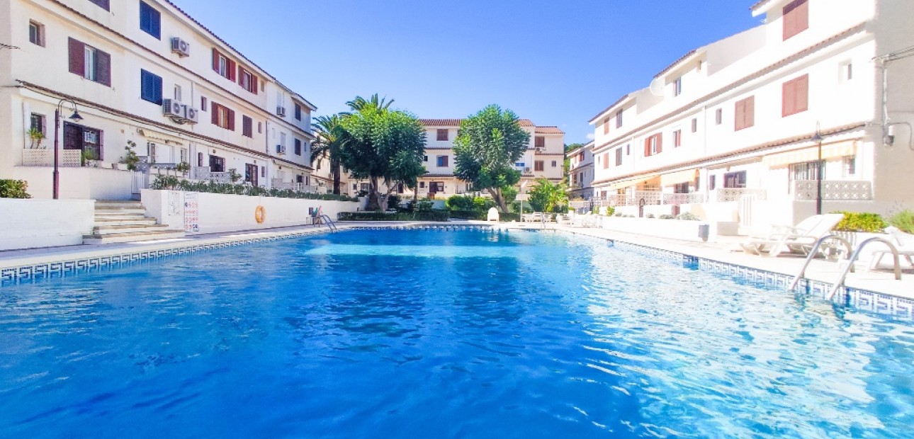 Sale - Townhouse -
Los Altos