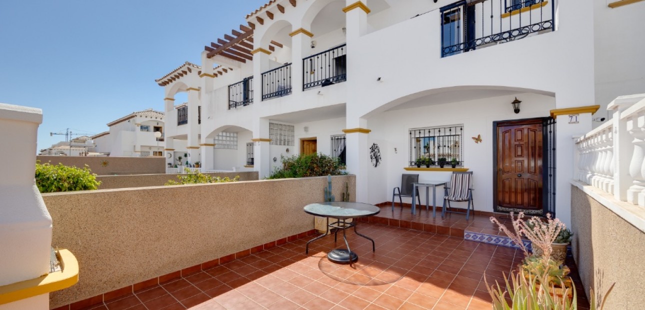 Herverkoop - Herenhuis -
Punta Prima