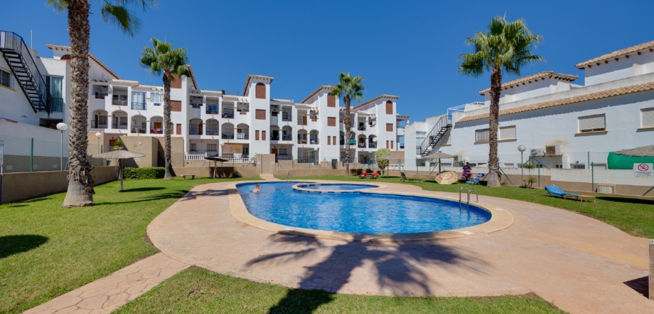 Herverkoop - Herenhuis -
Punta Prima