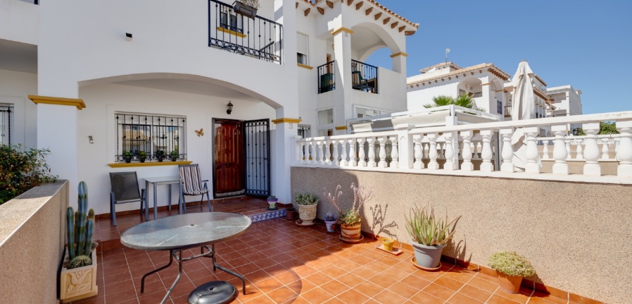 Herverkoop - Herenhuis -
Punta Prima