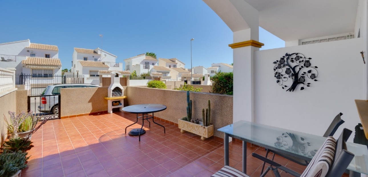 Herverkoop - Herenhuis -
Punta Prima