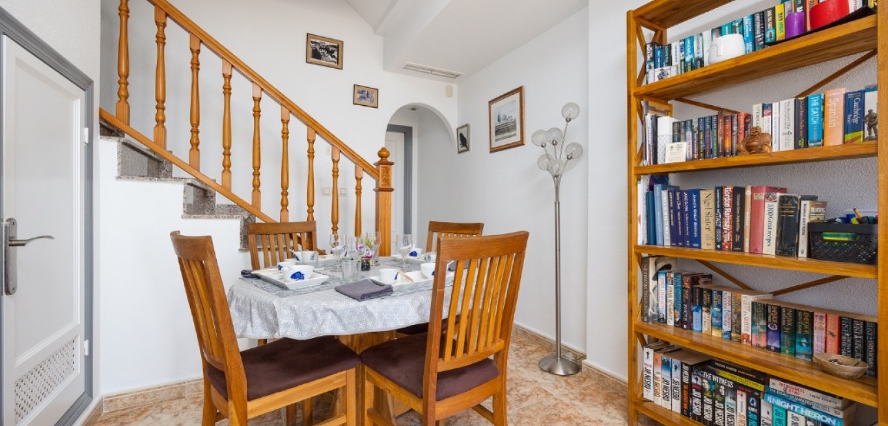 Herverkoop - Herenhuis -
Punta Prima