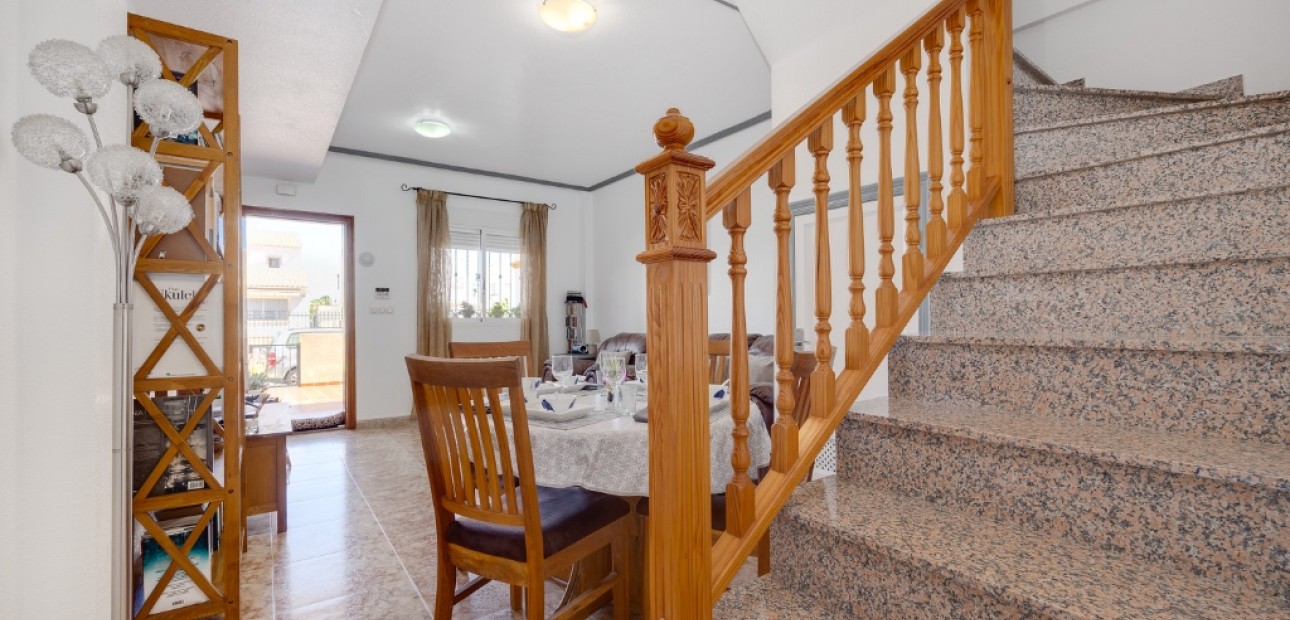 Herverkoop - Herenhuis -
Punta Prima