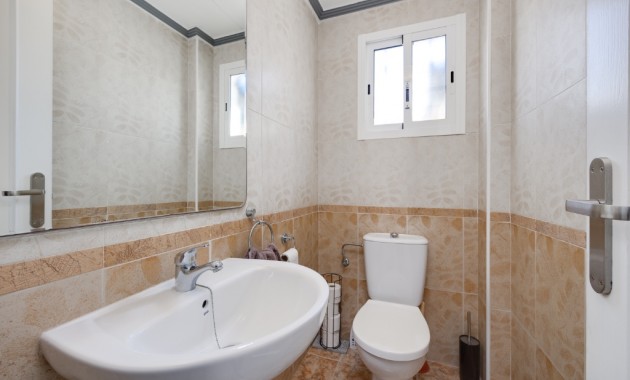 Herverkoop - Herenhuis -
Punta Prima