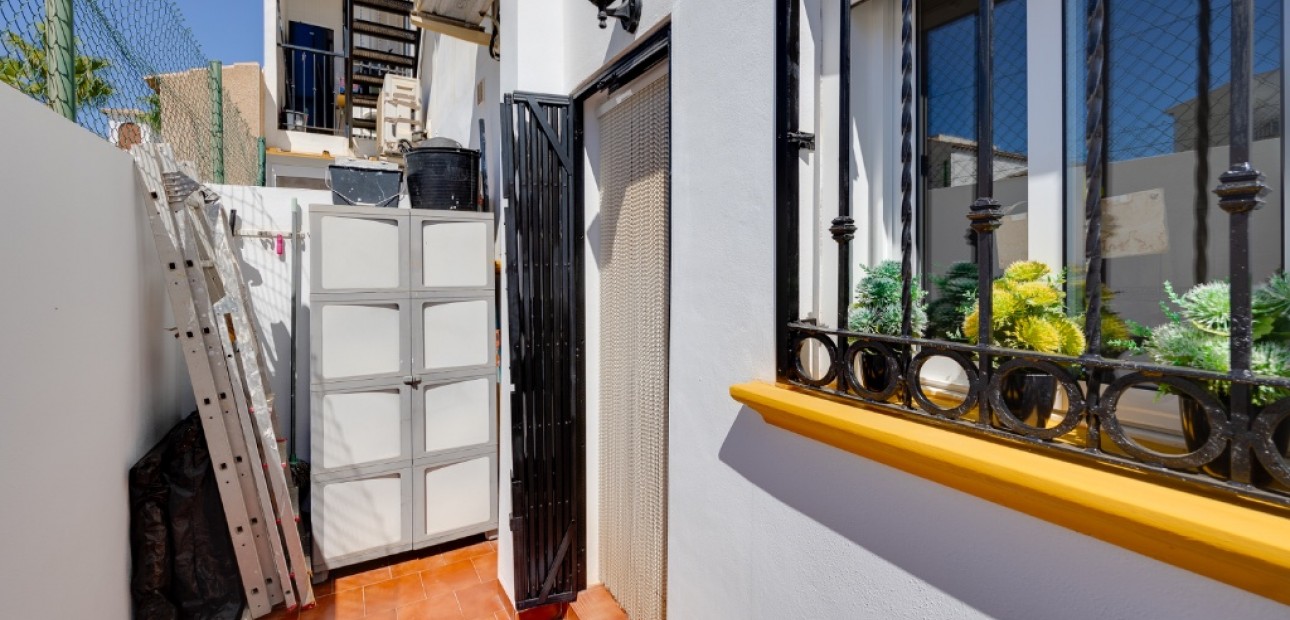 Herverkoop - Herenhuis -
Punta Prima