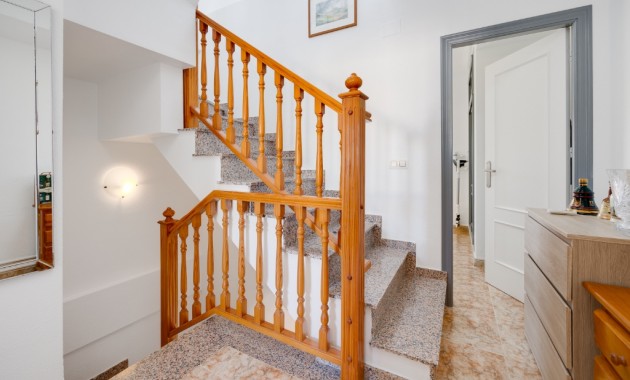 Herverkoop - Herenhuis -
Punta Prima