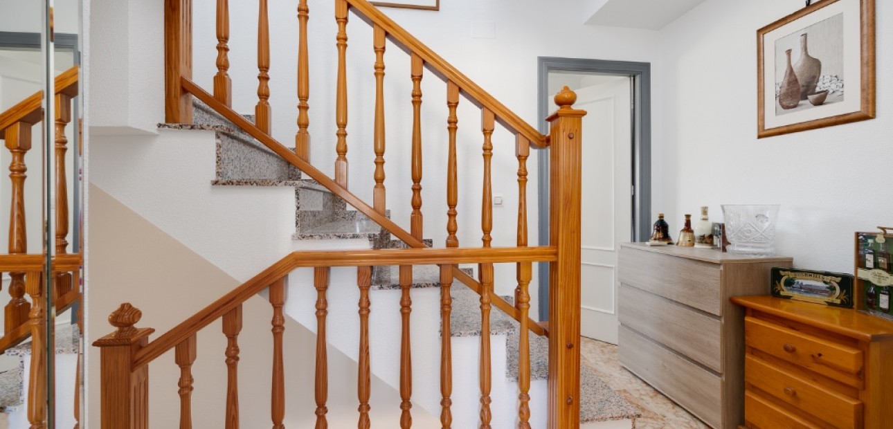 Herverkoop - Herenhuis -
Punta Prima