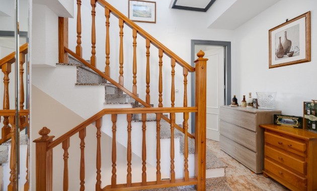 Herverkoop - Herenhuis -
Punta Prima