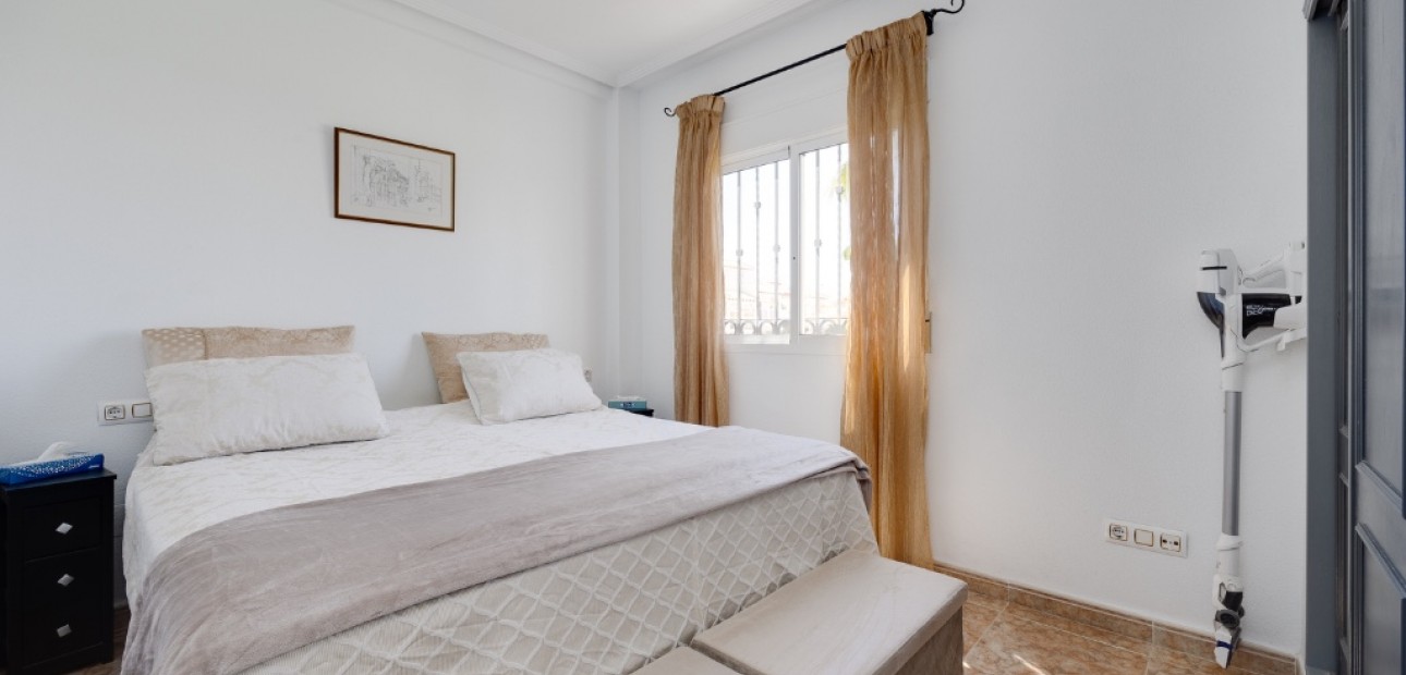 Herverkoop - Herenhuis -
Punta Prima