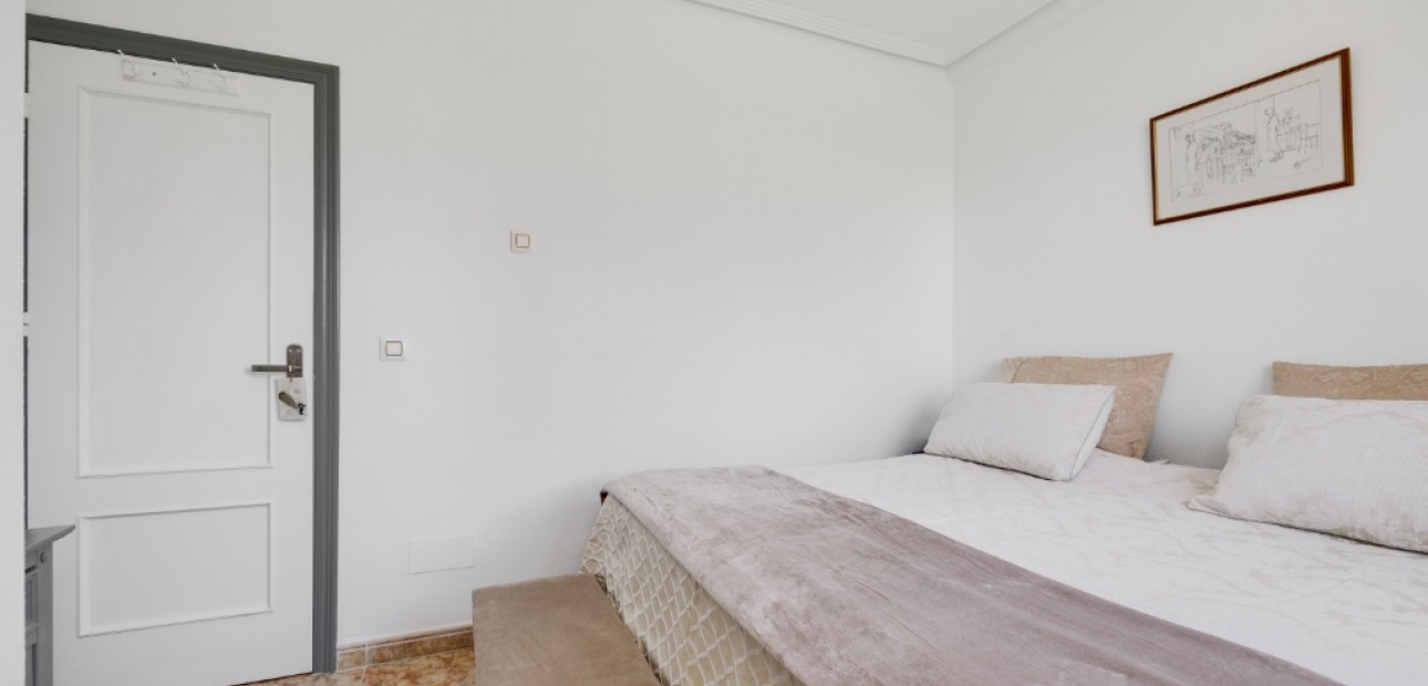 Herverkoop - Herenhuis -
Punta Prima