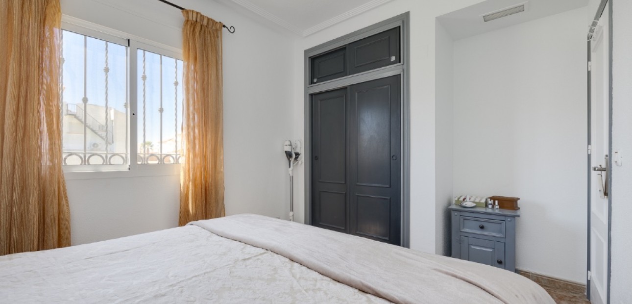 Herverkoop - Herenhuis -
Punta Prima