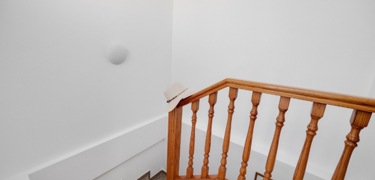 Herverkoop - Herenhuis -
Punta Prima