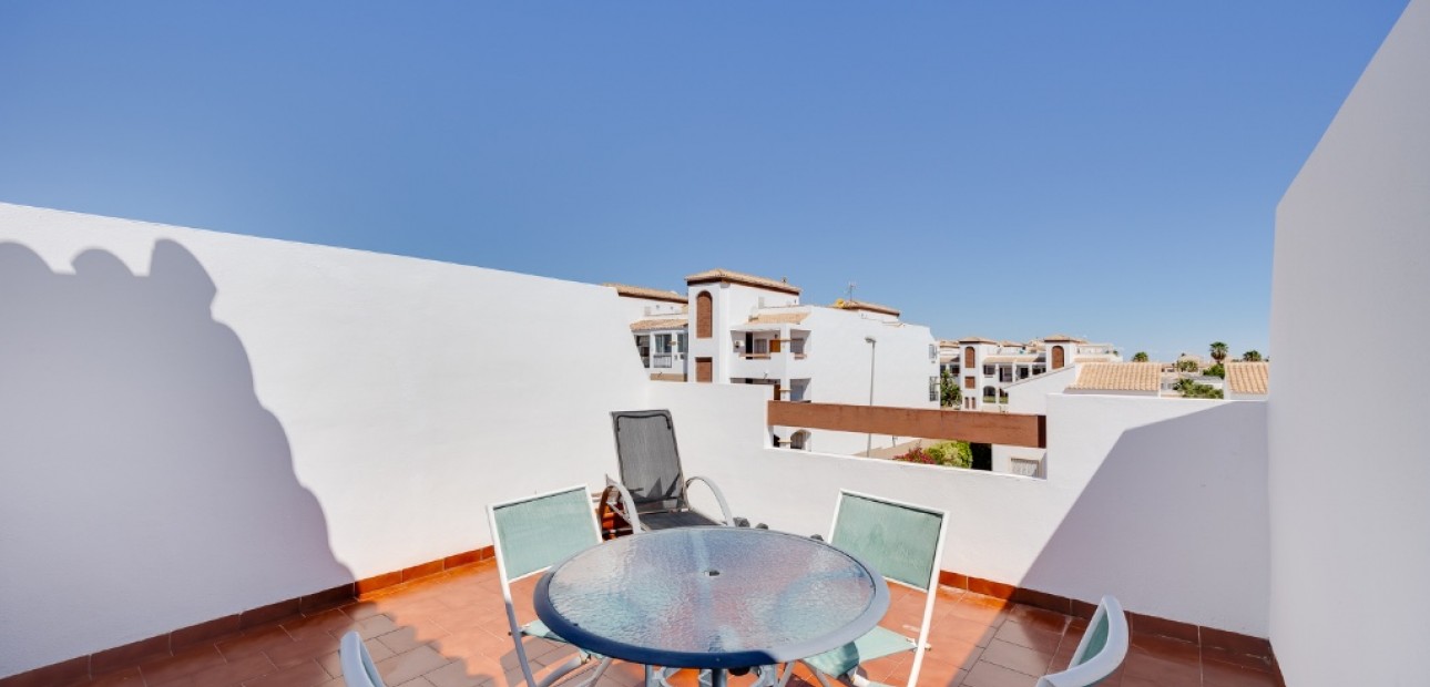 Herverkoop - Herenhuis -
Punta Prima