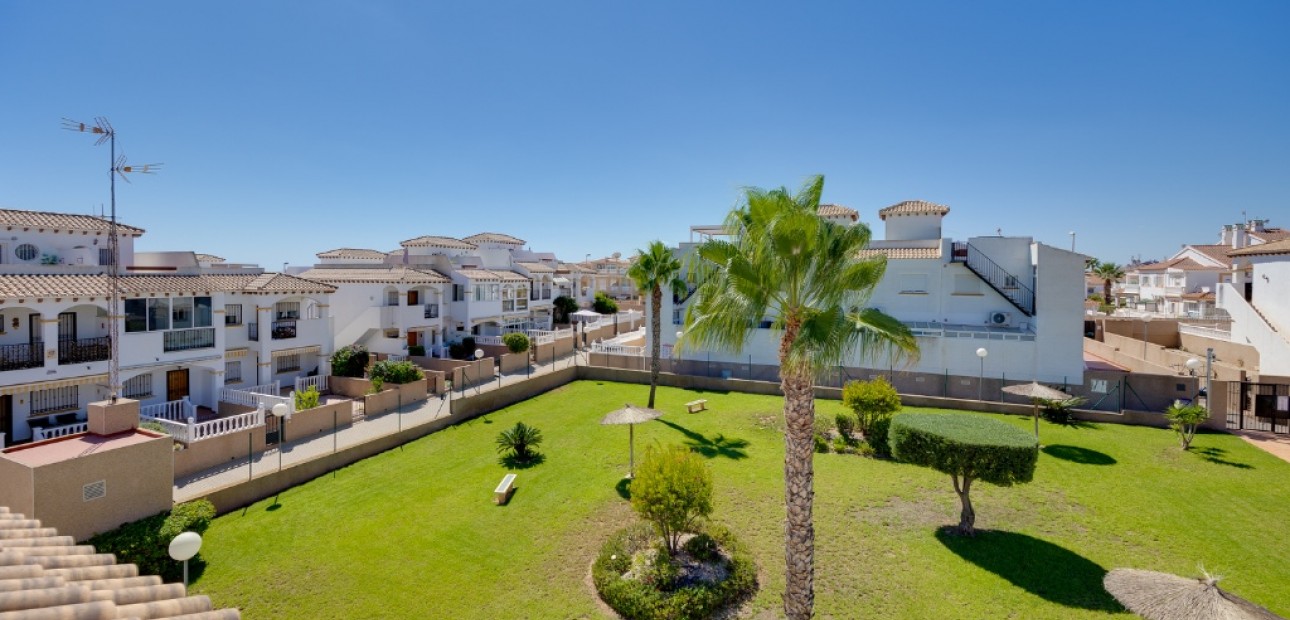 Herverkoop - Herenhuis -
Punta Prima