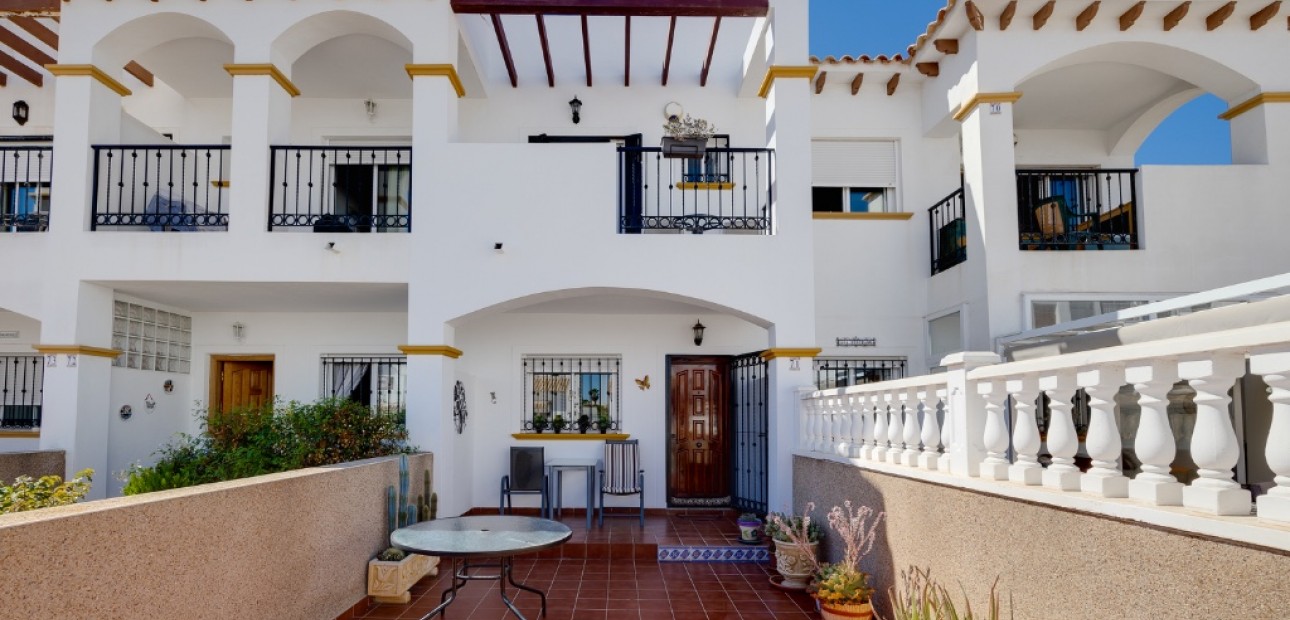 Herverkoop - Herenhuis -
Punta Prima