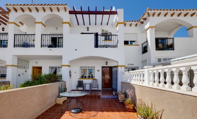 Herverkoop - Herenhuis -
Punta Prima