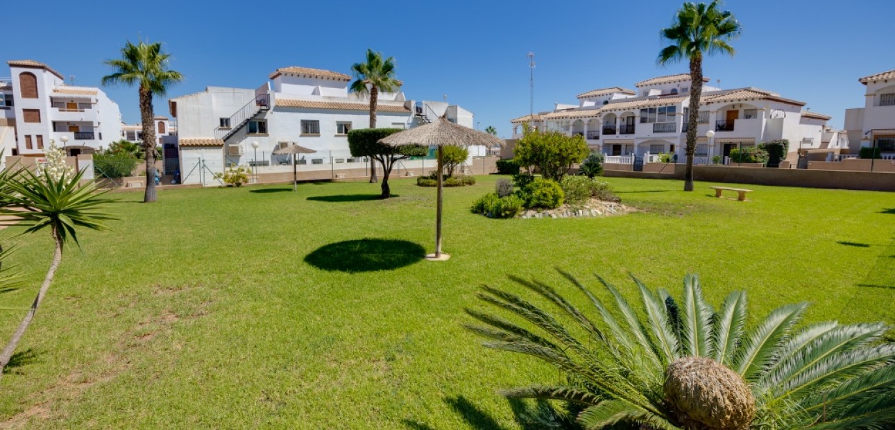 Herverkoop - Herenhuis -
Punta Prima