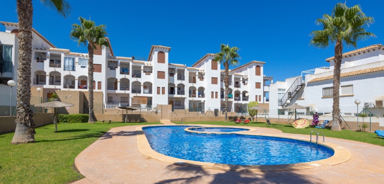 Herverkoop - Herenhuis -
Punta Prima