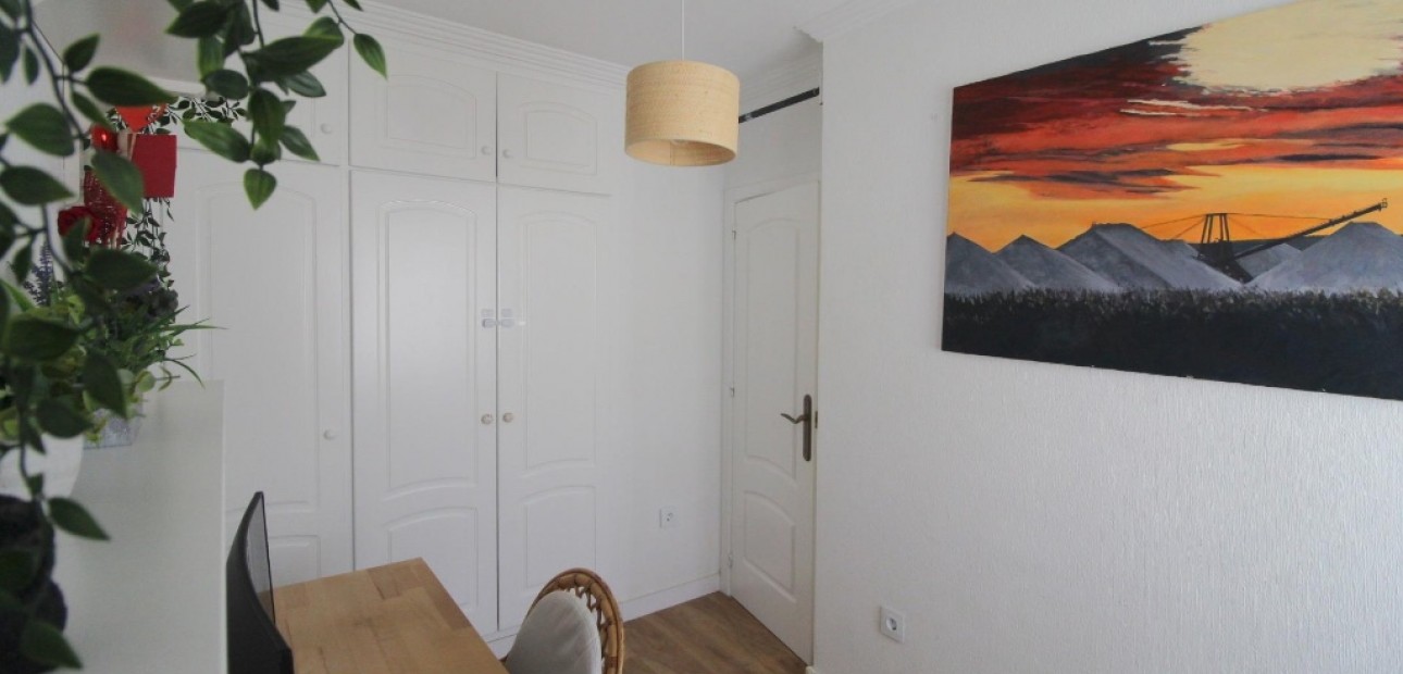 Herverkoop - Appartement / flat -
Torrevieja - La veleta