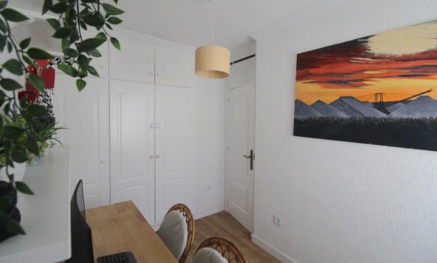 Herverkoop - Appartement / flat -
Torrevieja - La veleta