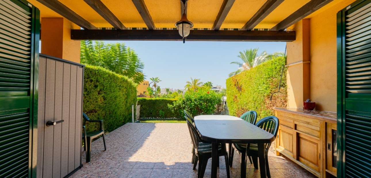 Herverkoop - Adosado -
Finestrat