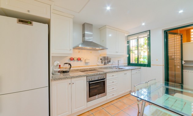 Herverkoop - Adosado -
Finestrat