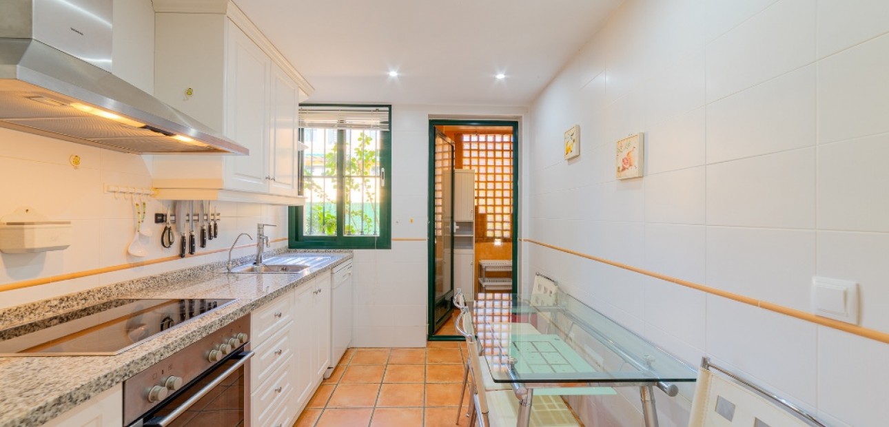 Herverkoop - Adosado -
Finestrat