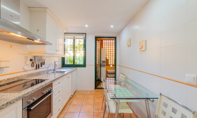 Herverkoop - Adosado -
Finestrat