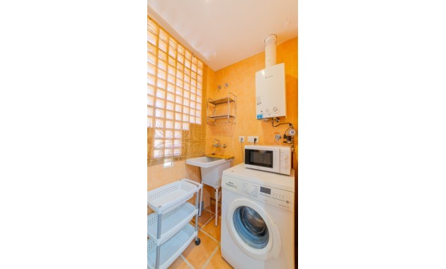 Herverkoop - Adosado -
Finestrat