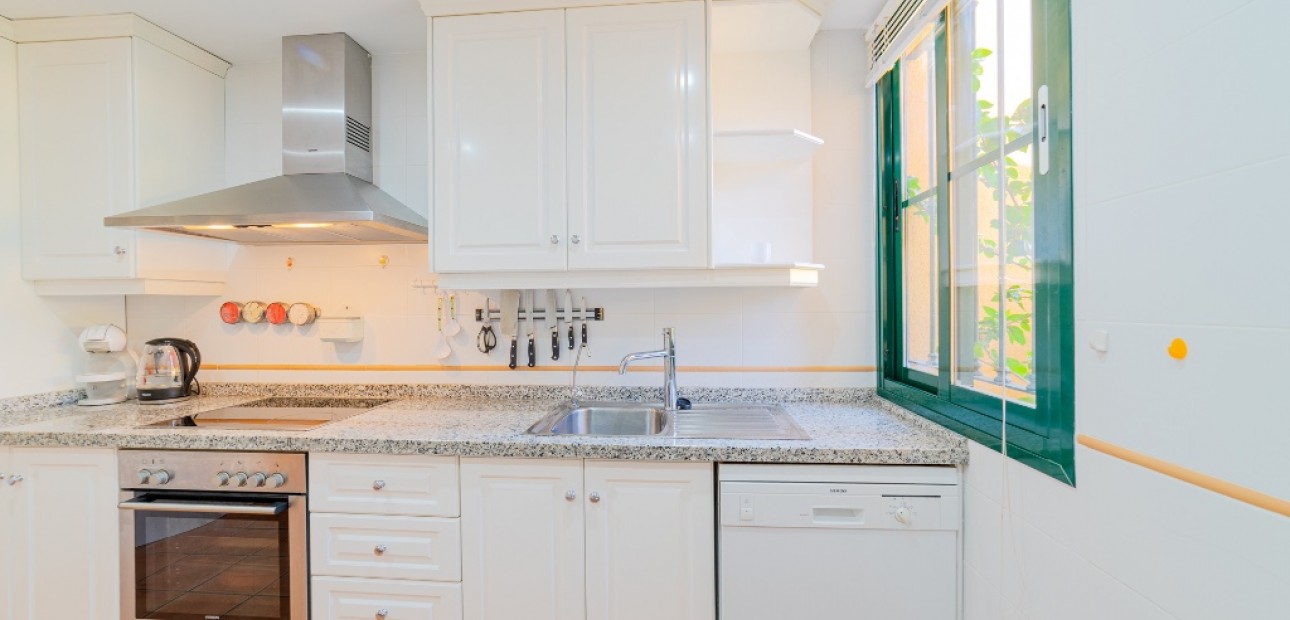 Herverkoop - Adosado -
Finestrat