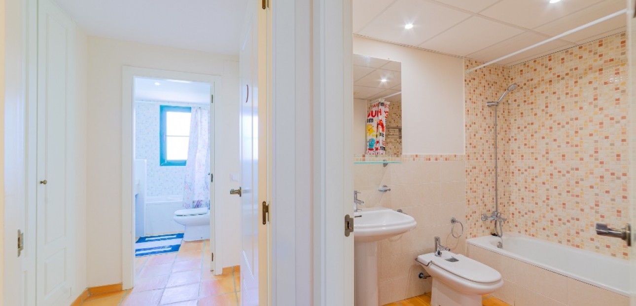 Herverkoop - Adosado -
Finestrat