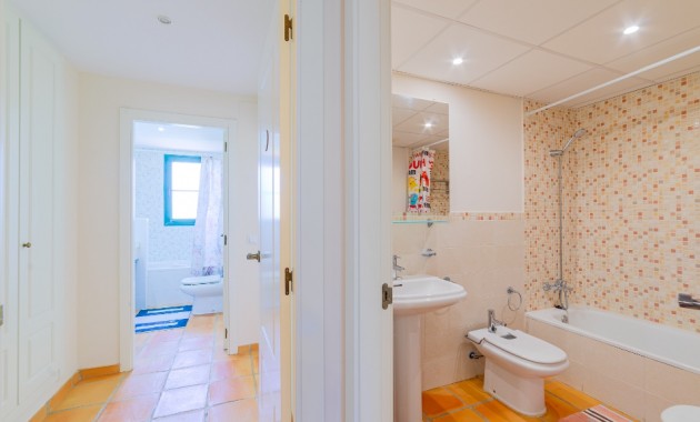 Herverkoop - Adosado -
Finestrat