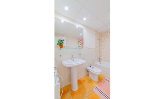 Herverkoop - Adosado -
Finestrat