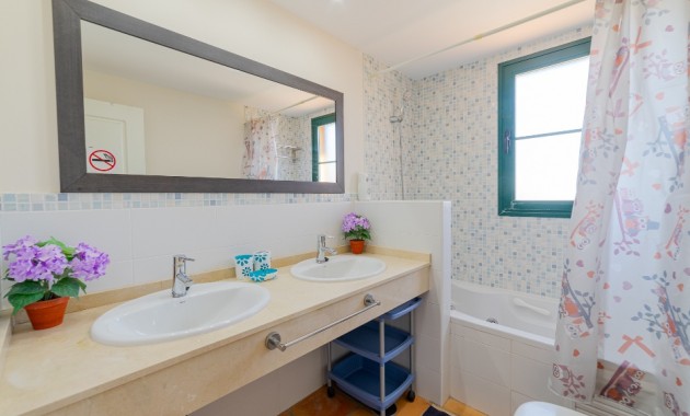 Herverkoop - Adosado -
Finestrat