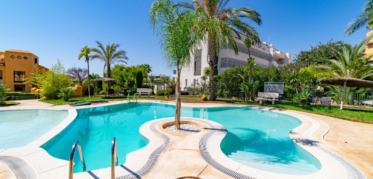 Herverkoop - Adosado -
Finestrat