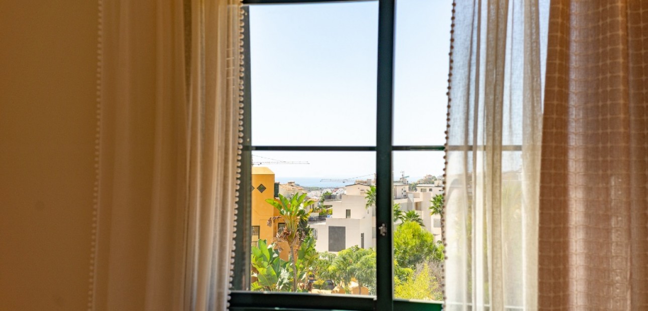 Herverkoop - Adosado -
Finestrat