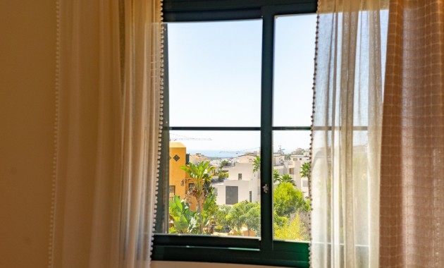 Herverkoop - Adosado -
Finestrat