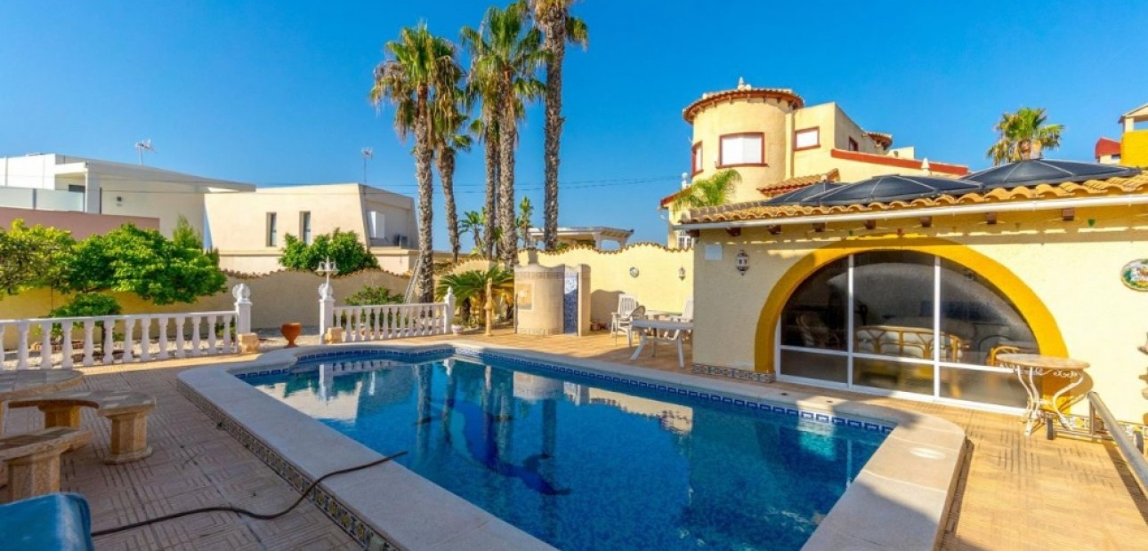 Sale - Villa -
Ciudad Quesada